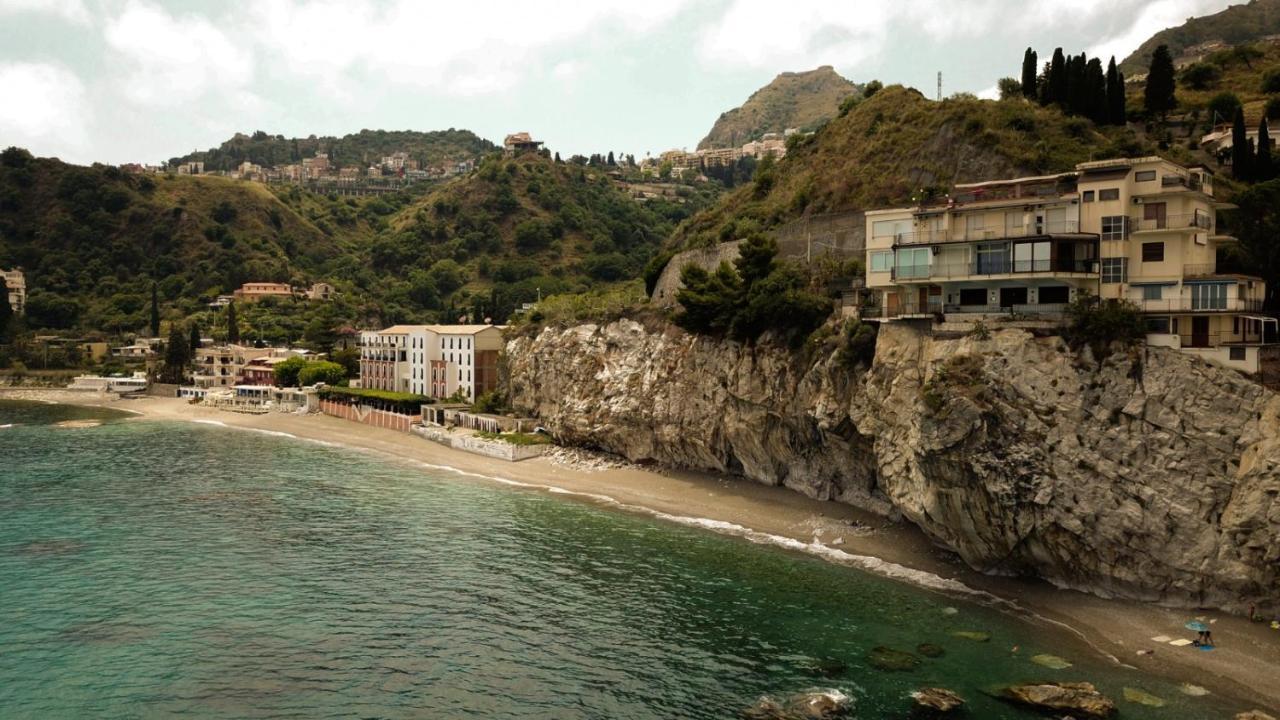 Mare Roccia Beachfront Apartment Таормина Экстерьер фото